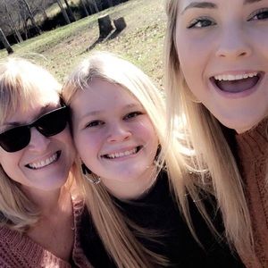 Meet your Posher, Angie